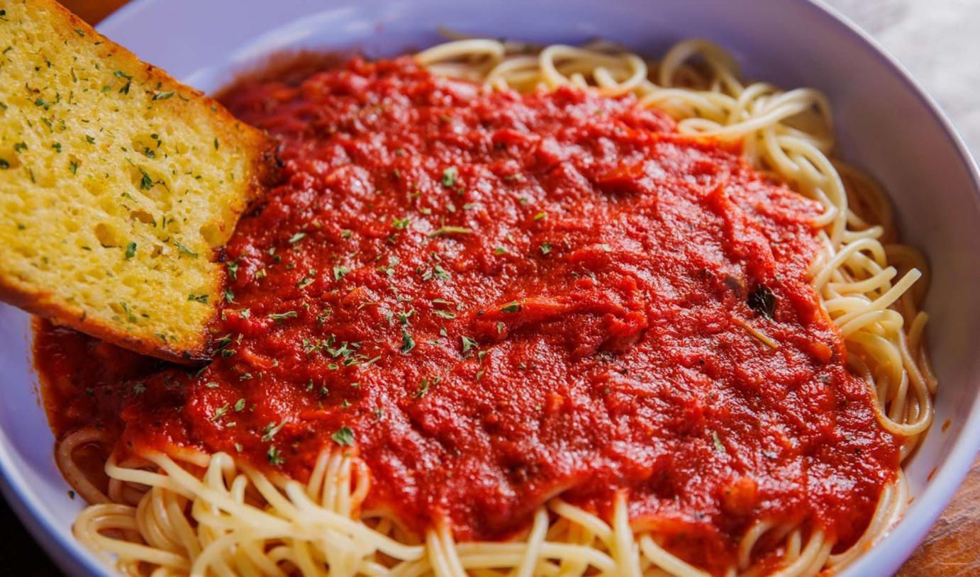 Pasta with pasta sauce and bread